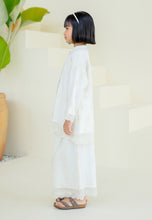 Load image into Gallery viewer, Bertemu Girl (Cream White)