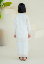 Load image into Gallery viewer, Bertemu Girl (Cream White)