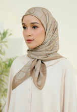 Load image into Gallery viewer, Rylaa Square Hijab (Leaf Brown)