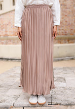 Load image into Gallery viewer, Tyesha Pleated Skirt (Brown)