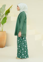 Load image into Gallery viewer, Secocok Kurung (Emerald Green)