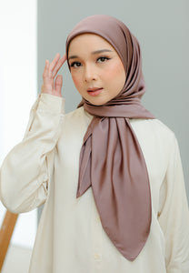 Zuyyin Satin Square (Deep Taupe)