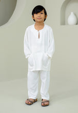 Load image into Gallery viewer, Embun Boy (White)