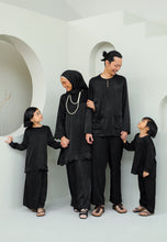 Load image into Gallery viewer, Baju Melayu Embun Men (Black)