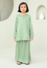Load image into Gallery viewer, Embun Girl (Olive Green)
