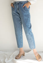 Load image into Gallery viewer, Mom Jeans (Blue)