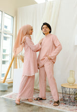 Load image into Gallery viewer, Baju Melayu Daisy Men (Soft Pink)