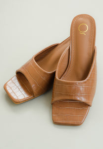Cleo Panel Mules (Light Brown)