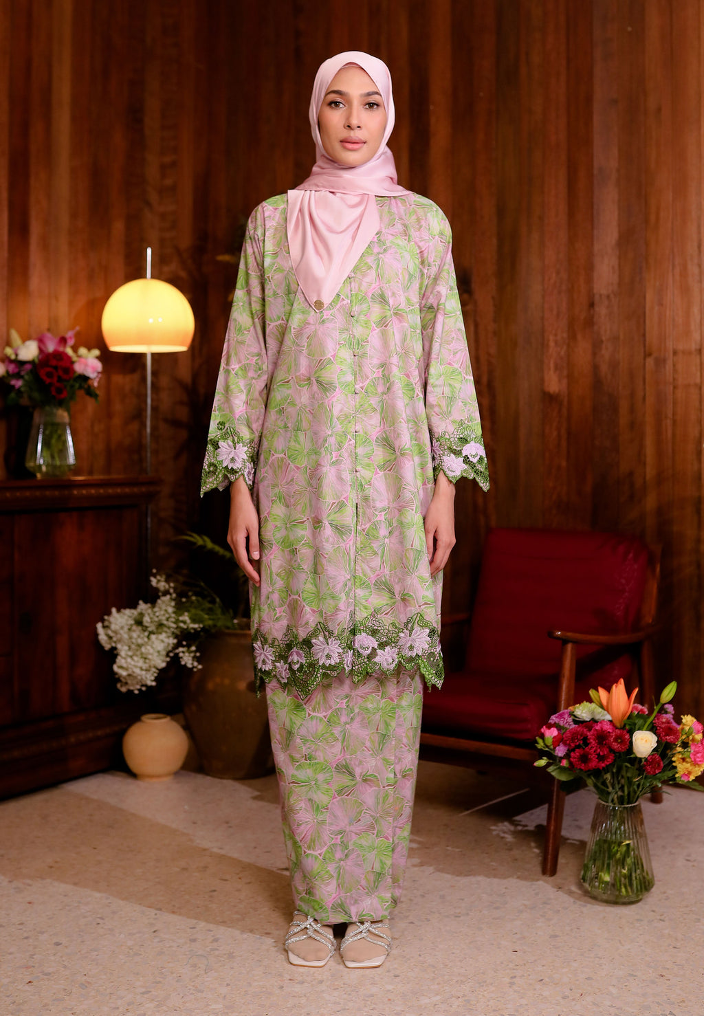 Kuntum Kurung (Women)