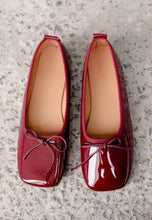 Load image into Gallery viewer, Beau Ballerina Pump (Red)