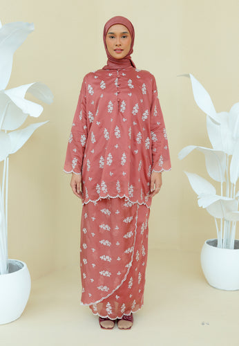 Ikatan Kurung (Redwood)