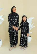 Load image into Gallery viewer, Ikatan Girl (Black)