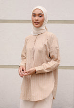 Load image into Gallery viewer, Zulfa Embroidered Top (Nude)