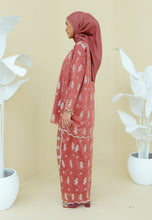 Load image into Gallery viewer, Ikatan Kurung (Redwood)