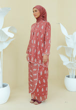 Load image into Gallery viewer, Ikatan Kurung (Redwood)