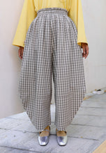 Load image into Gallery viewer, Vega Barrel Pants (Taupe Grey)