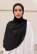 Load image into Gallery viewer, Liyyan Halfmoon Shawl (Black)