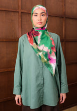 Load image into Gallery viewer, Erum Linen Top (Dusty Green)