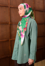 Load image into Gallery viewer, Erum Linen Top (Dusty Green)