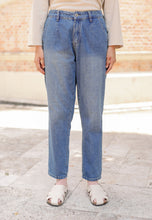 Load image into Gallery viewer, Mom Jeans (Washed Powder Blue)