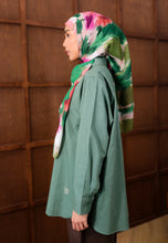 Load image into Gallery viewer, Erum Linen Top (Dusty Green)