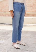 Load image into Gallery viewer, Mom Jeans (Washed Powder Blue)