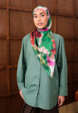 Load image into Gallery viewer, Erum Linen Top (Dusty Green)