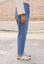 Load image into Gallery viewer, Mom Jeans (Washed Powder Blue)