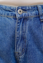 Load image into Gallery viewer, Mom Jeans (Washed Powder Blue)