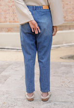 Load image into Gallery viewer, Mom Jeans (Washed Powder Blue)