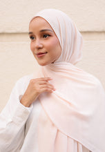 Load image into Gallery viewer, Liyyan Halfmoon Shawl (Peach Dust)