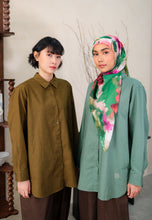 Load image into Gallery viewer, Erum Linen Top (Dusty Green)