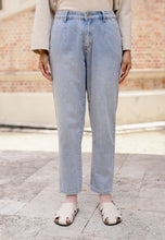 Load image into Gallery viewer, Mom Jeans (Washed Baby Blue)