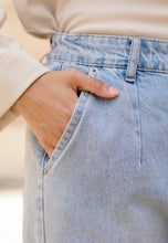 Load image into Gallery viewer, Mom Jeans (Washed Baby Blue)