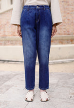 Load image into Gallery viewer, Mom Jeans (Washed Dark Blue)