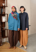 Load image into Gallery viewer, Malia Barrel Pants (Dark Choco)