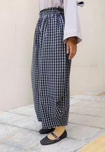 Load image into Gallery viewer, Vega Barrel Pants (Blue-Black)