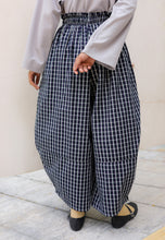Load image into Gallery viewer, Vega Barrel Pants (Blue-Black)