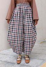 Load image into Gallery viewer, Vega Barrel Pants (Brown Black)
