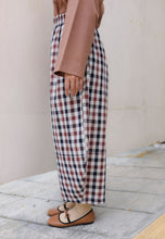 Load image into Gallery viewer, Vega Barrel Pants (Brown Black)