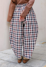 Load image into Gallery viewer, Vega Barrel Pants (Brown Black)