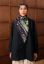 Load image into Gallery viewer, Erum Linen Top (Black)
