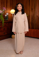 Load image into Gallery viewer, Seruni Girl (Nude)