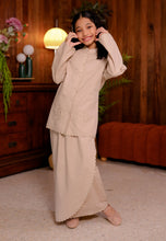 Load image into Gallery viewer, Seruni Girl (Nude)