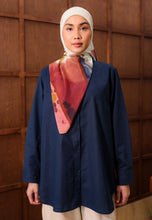 Load image into Gallery viewer, Erum Linen Top (Midnight Blue)