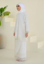 Load image into Gallery viewer, Bertemu Kurung (Cream White)