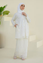 Load image into Gallery viewer, Bertemu Kurung (Cream White)