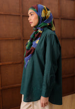 Load image into Gallery viewer, Erum Linen Top (Emerald Green)