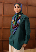 Load image into Gallery viewer, Erum Linen Top (Emerald Green)
