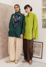 Load image into Gallery viewer, Erum Linen Top (Emerald Green)